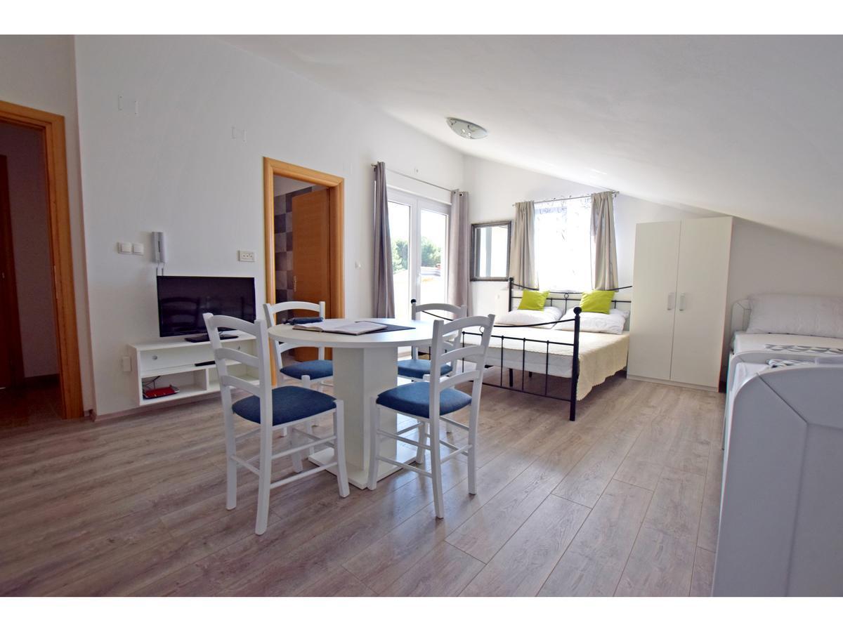 Apartman Branka Starigrad Paklenica Eksteriør bilde